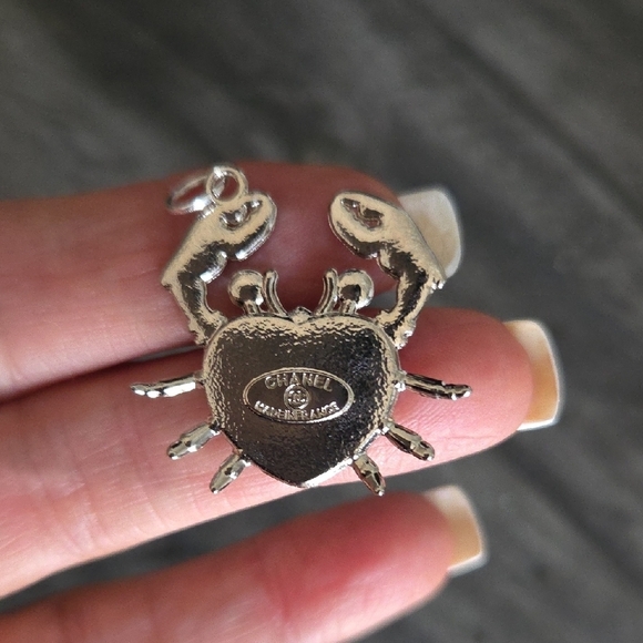 CHANEL WHITE BLING Crab Pendant With Bowtie Adjustable Silver 925, 22" Chain - Picture 4 of 4